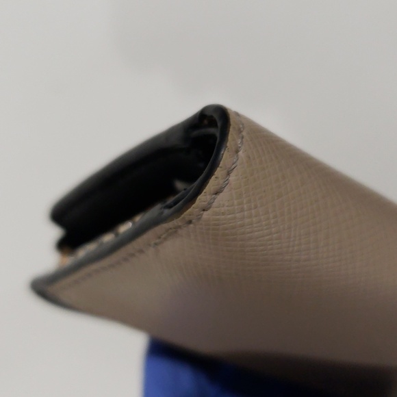 kate Spade New York Black & Tan Leather Round Zipper 6 Keys Case Holder - Women - Picture 6 of 10